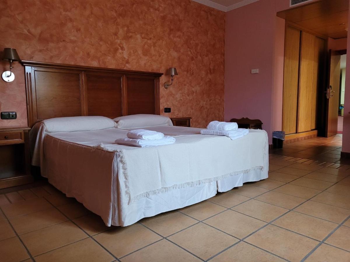 Hospedium Hotel Dona Mafalda De Castilla Plasencia Exterior photo