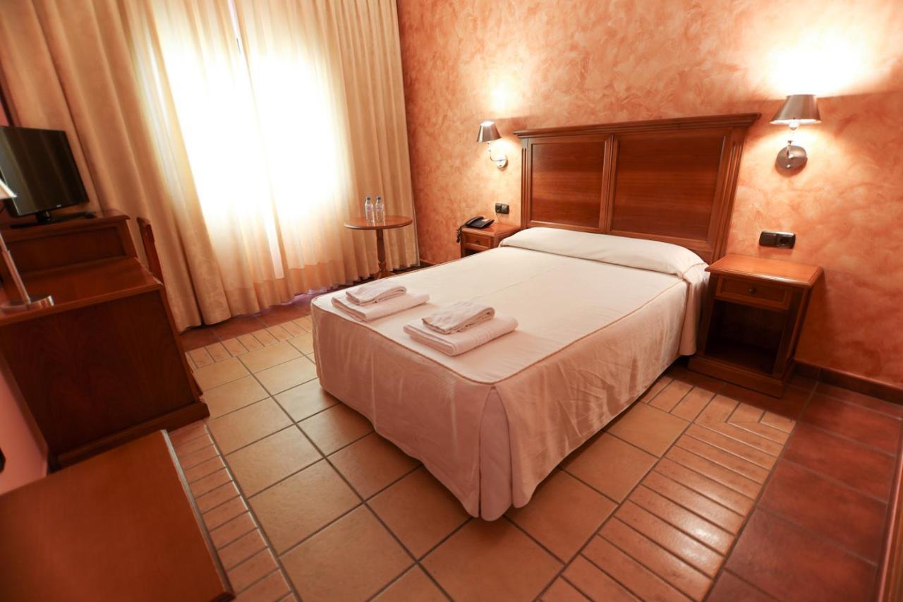 Hospedium Hotel Dona Mafalda De Castilla Plasencia Exterior photo