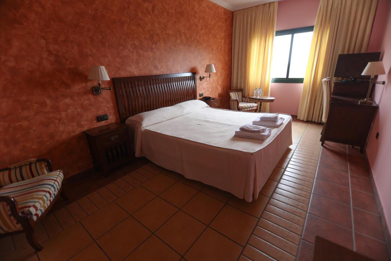Hospedium Hotel Dona Mafalda De Castilla Plasencia Exterior photo
